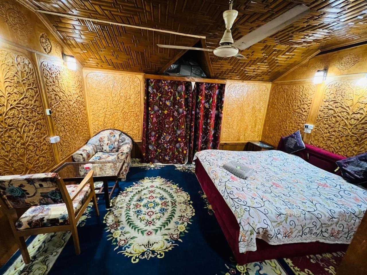 Houseboat Young Snow View Front Line Dal Lake Srīnagar エクステリア 写真